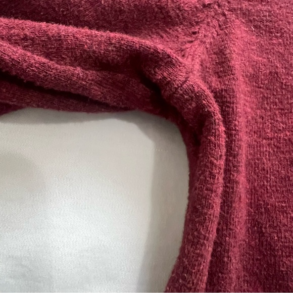 American Eagle Outfitters Burgundy V-Neck Sweater - Men’s Size S - Picture 5 of 11